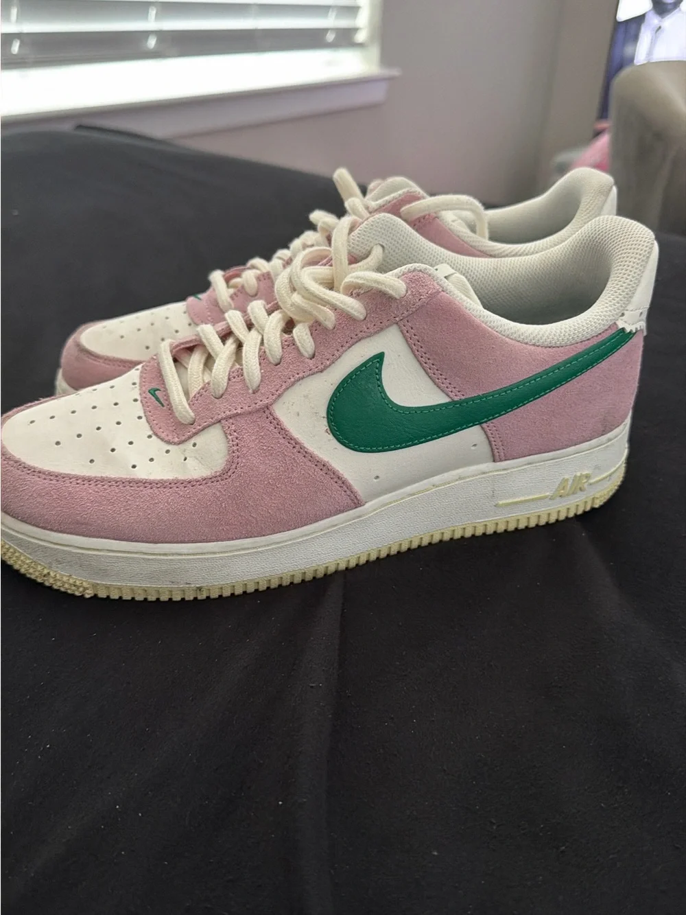 Nike Kids Low-Top Sneakers in Cream & Orange-Red